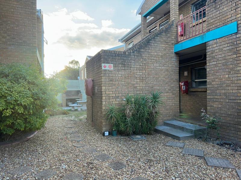 To Let 2 Bedroom Property for Rent in Oakglen Western Cape